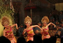 Pendet Dancers Present Bali’s Charm to the World
