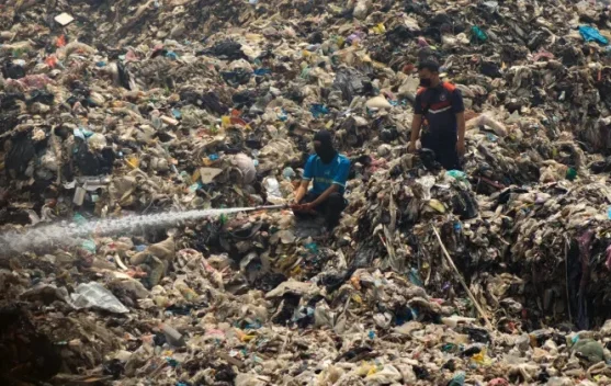 Indonesia Pushes to End Open Dumping After Landfill Fire Displaces Hundreds