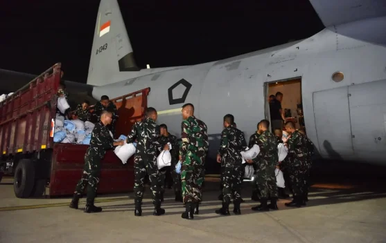 Indonesian Air Force Aircraft Deliver 27 Tons of Aid to Earthquake Victims in NTT
