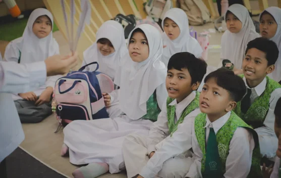 Through Storytelling, Ministry Introduces Harmony to Students of MI Al-Ittihad