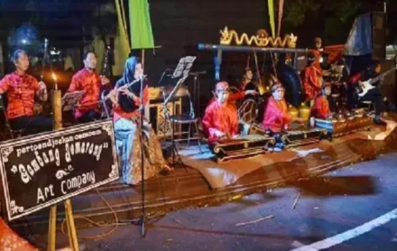 Gambang Semarang Welcomes Visitors at Railway Stations