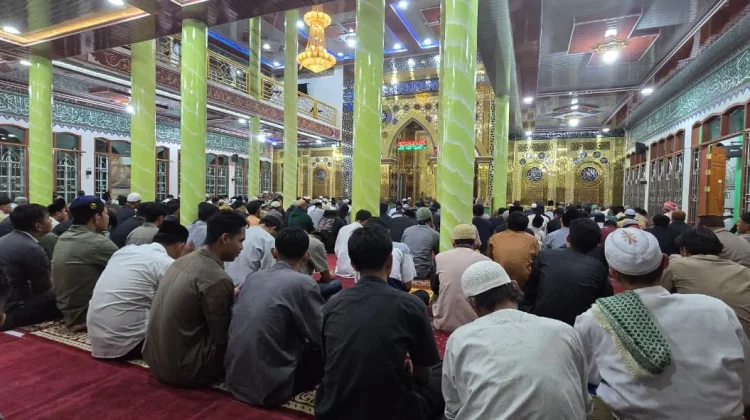 Ratusan Jemaah Padati Malam Pertama Tarawih di Masjid Nurul Hidayah