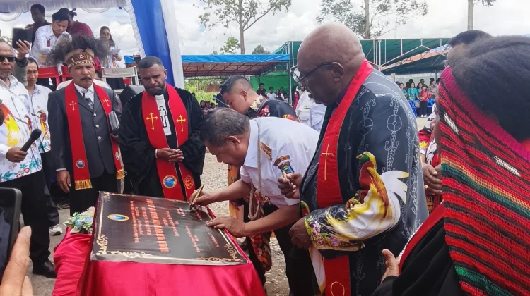 Rumah Pastori GKI Lachairoy Hom-Hom Wamena Diresmikan