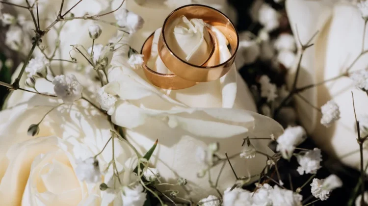 Perbedaan Mendasar Cincin Tunangan dan Cincin Nikah