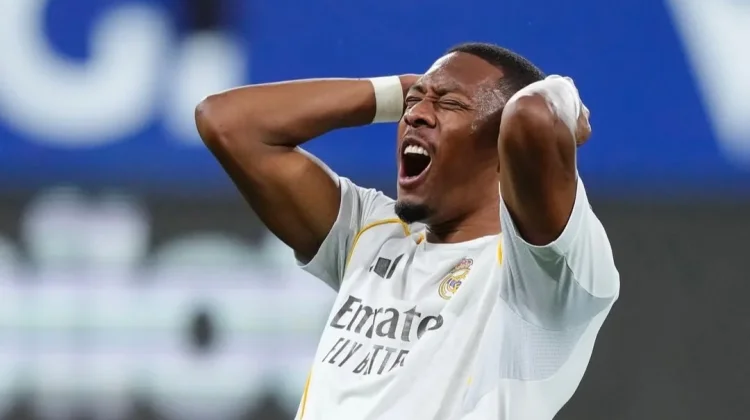 David Alaba Kembali Mengalami Cedera Betis, dipastikan Absen Lawan Celta Vigo
