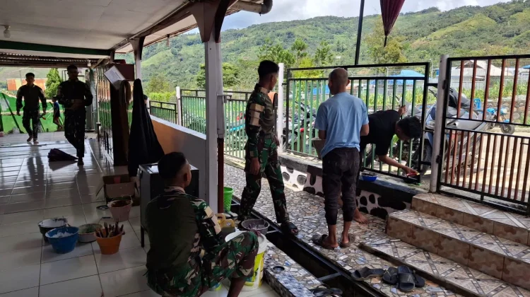 Satgas Yonif 511/DY Badak Hitam Bersama Warga Bersihkan Masjid jelang Idul Fitri
