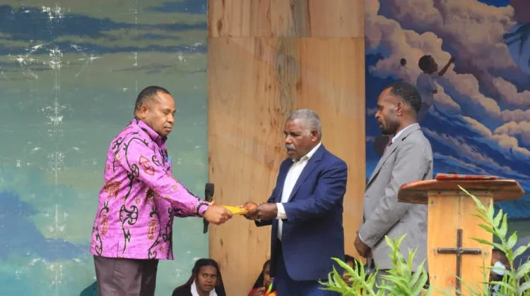 Yanius Teleggen Wakili Gubernur Buka Festival Budaya Surgawi di Wodlega