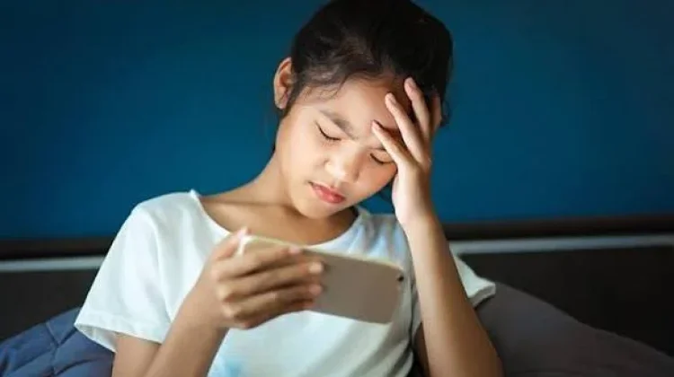 Bahaya Penggunaan Gadget Berlebihan pada Anak