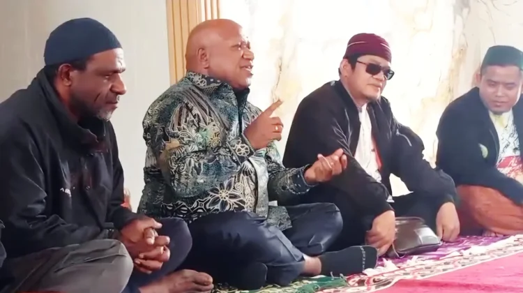 Safari Ramadhan, Wakil Bupati Jayawijaya Salurkan Sembako di Tiga Masjid