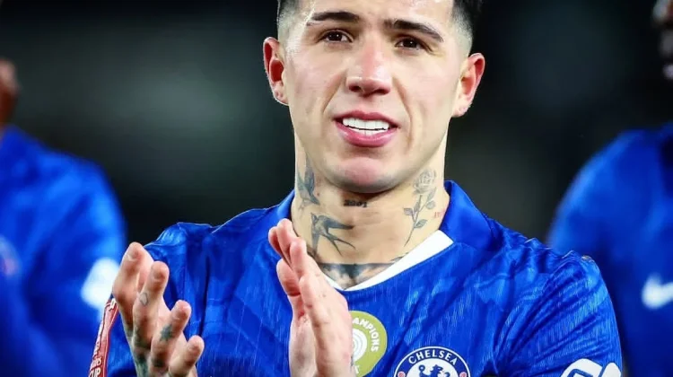 Enzo Fernandez Kembali ke Skuat Chelsea setelah Sanksi Internal dan Permintaan Ma