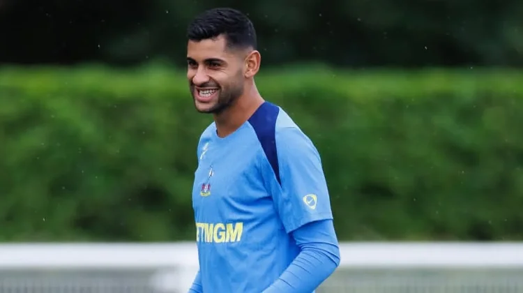 Cristian Romero Resmi Mengalami Cedera Lutut