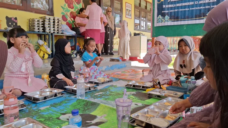 Tanamkan Toleransi, TK Bhayangkari Jayawijaya Gelar Halal Bihalal dan Paskah