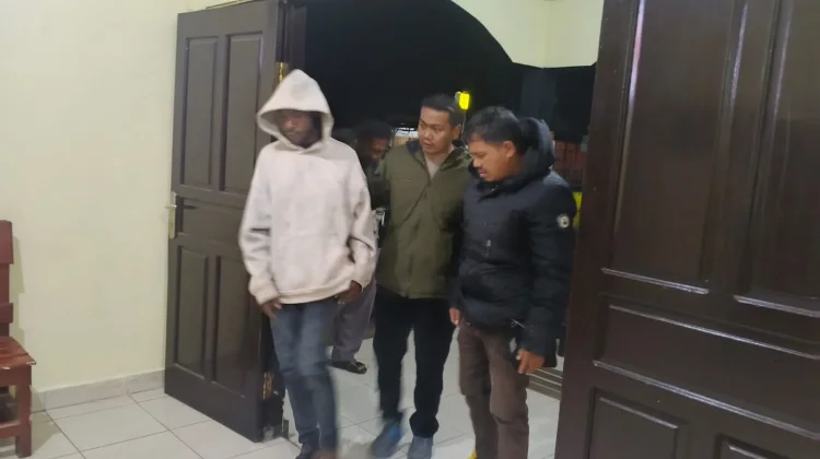 Pelaku Penikaman di Pasar Jibama Wamena Menyerahkan Diri ke Polisi
