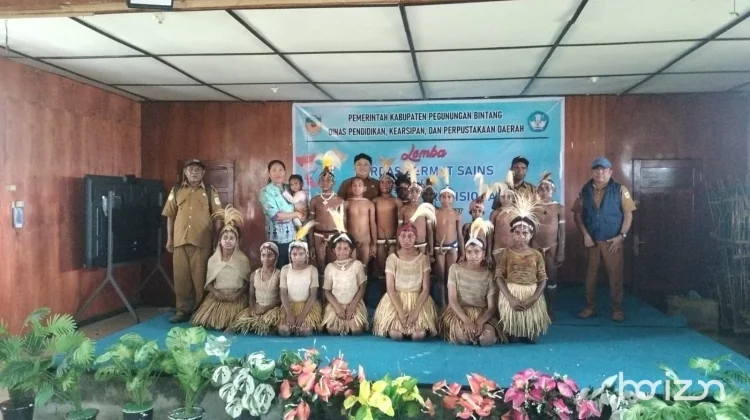 Pentas Tari Tradisional Tingkat SD Peringati Hari Pendidikan Nasional