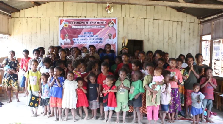 Kegiatan Trauma Healing Oleh DP3KAB Dan Dharma Wanita Pegubin