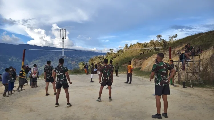 Jalin Silaturahmi, Satgas Yonif 511/DY Gelar Olahraga Bersama Warga Popome