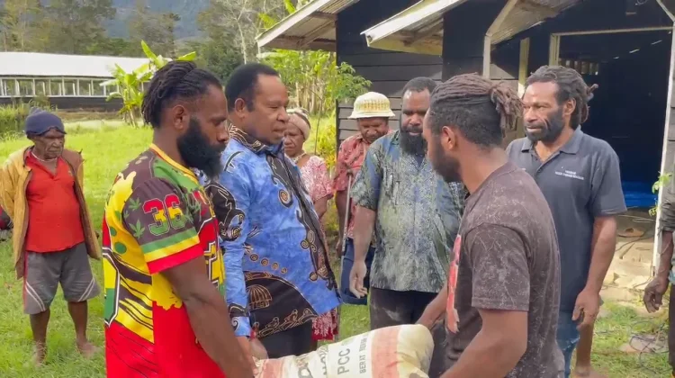 Pemprov Papua Pegunungan Salurkan Bantuan Semen untuk Pembangunan Gereja Kingmi