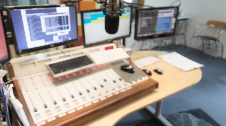 Menghadapi Ekonomi 2026: Inilah Strategi Ampuh agar Industri Radio Tetap Bertahan