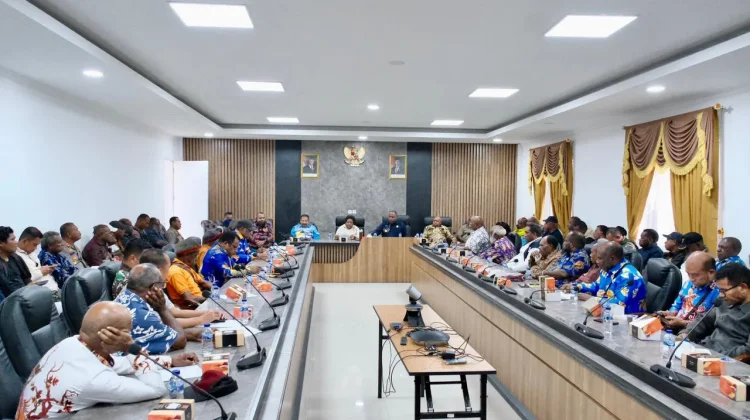 Wamendagri Tegaskan Pemerintah Pusat Hadir Penuh Pulihkan Situasi Keamanan