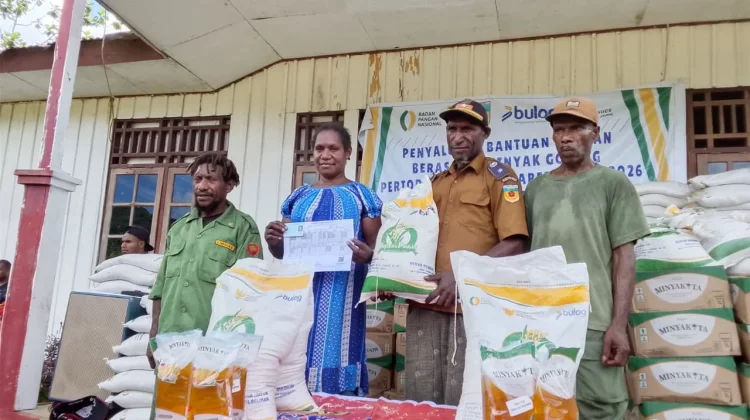 Penyaluran Bantuan Beras Pangan Bagi Masyarakat Distrik Iwur dan Distrik Tarup