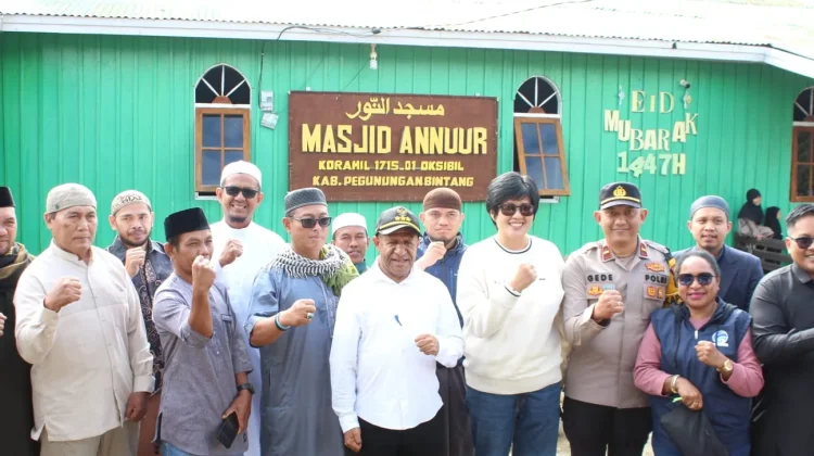 Hari Raya Idul Adha Bupati Pegubin Menyerahkan Hewan Kurban Di Jamaah Masjid An-Nur