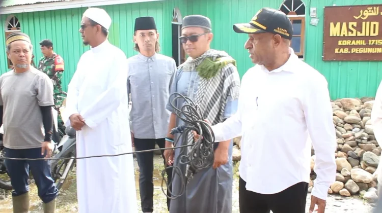 Hari Raya Idul Adha Bupati Pegubin Menyerahkan Hewan Kurban Di Jamaah Masjid An-Nur
