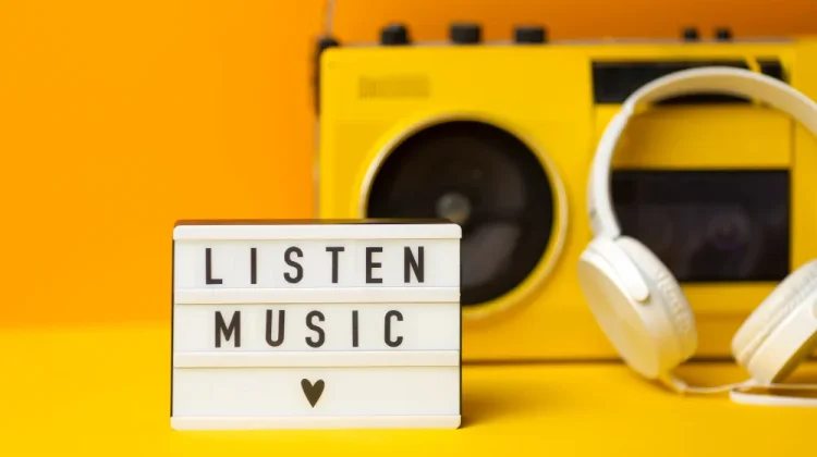 Menilik  Sejarah Format Radio "Top 40" yang Mengubah Wajah Musik Dunia