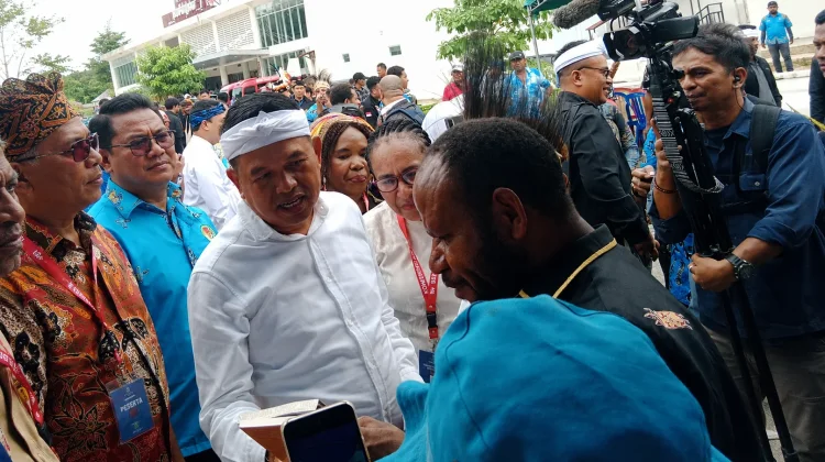 Angginak Wanimbo Wujudkan Mimpi Bertemu KDM, Bawa Pesan Papua Lewat Buku