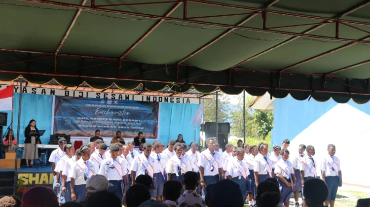 SMP Kristen Biji Sesawi Wamena Tamatkan 59 Siswa