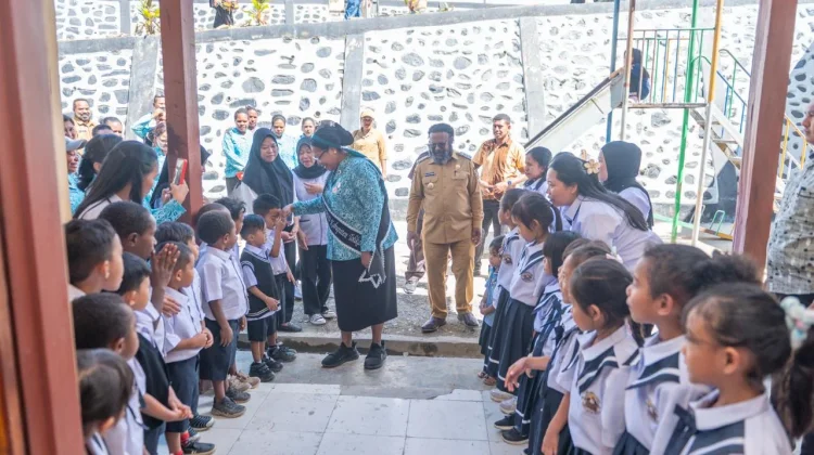 TP PKK Tolikara Kunjuni RSUD Karubaga dan Sejumlah Sekolah dalam Rangka HKG- PKK