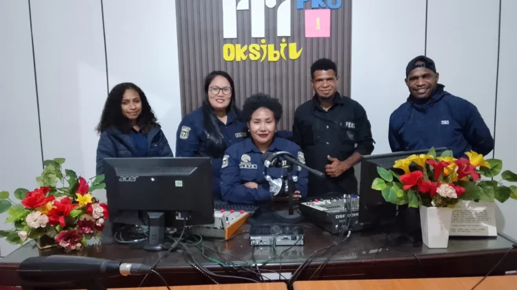 Tim Asosiasi Wartawan Pegunungan Bintang Melakukan Kunjungan Ke RRI Oksibil
