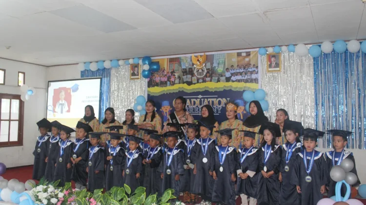 Puluhan Generasi Emas Tolikara Resmi Menamatkan Pendidikan di TK PAUD Oyea Wonok