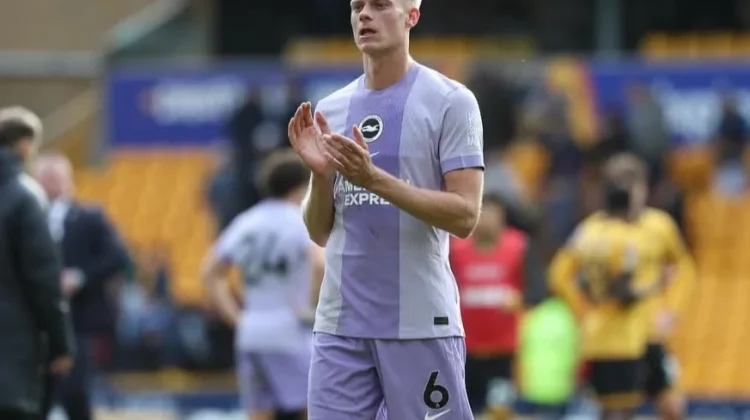 Tottenham Capai Kesepakatan Penuh untuk Rekrut Jan Paul van dari Brighton