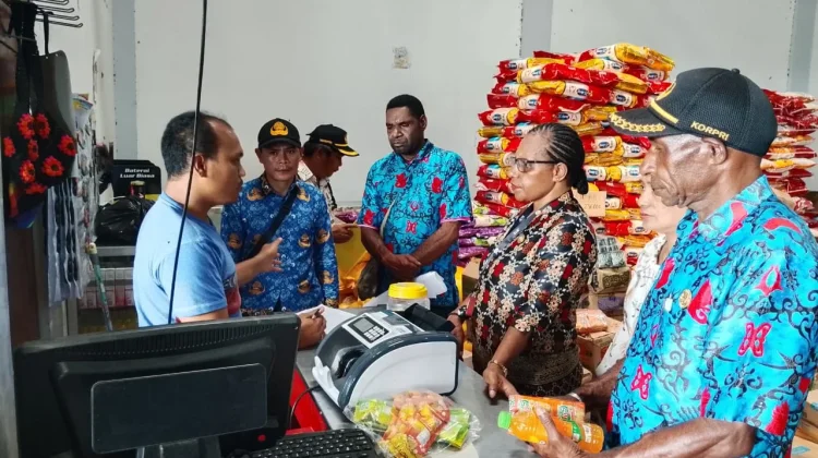 Pemkab Nduga Sidak Pasar di Kenyam, Temukan Makanan Tidak Layak Konsumsi untuk Anak
