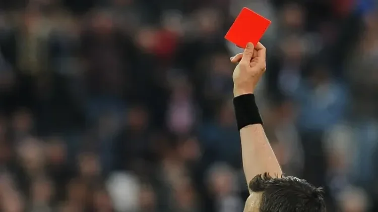 Jenis Kartu Pelanggaran Dalam Dunia Sepak Bola