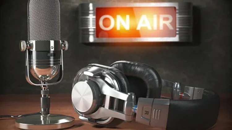 Tantangan Penyiar Radio di Tengah Gempuran Media Sosial