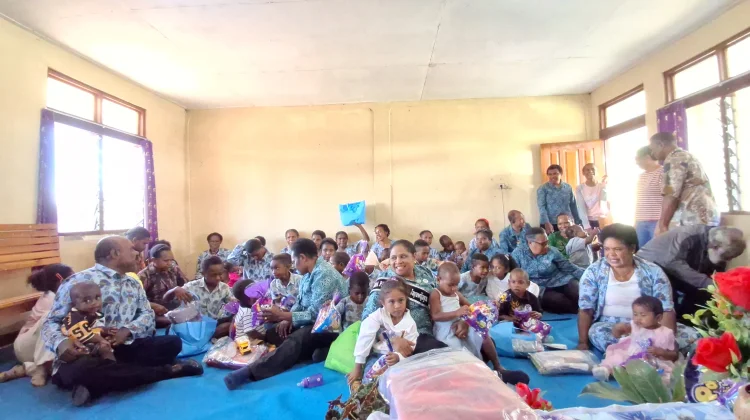 TP PKK Jayawijaya Gelar Kunjungan Kasih ke Panti Asuhan Izinmo
