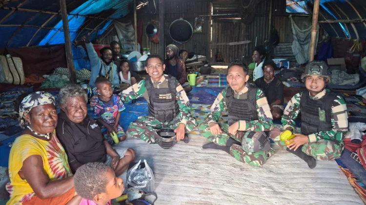 Satgas Yonif 511/DY Pererat Hubungan dengan Warga melalui Anjangsana di Karubaga