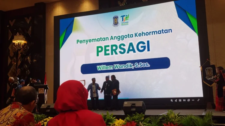 Bupati Tolikara Dikukuhkan sebagai Anggota Kehormatan PERSAGI