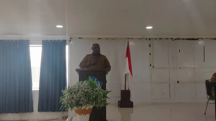 Bupati Atenius Murip Cek Langsung Data Guru Honorer, Temukan Banyak Kejanggalan