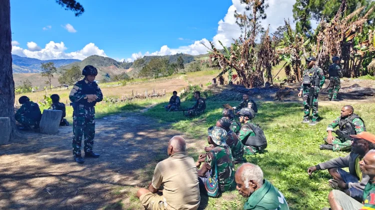 Satgas Yonif 511/DY Perkuat Kedekatan melalui Anjangsana di Kampung Guninggame