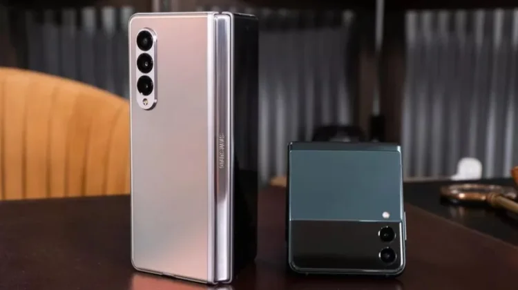 Samsung dan Google Kuasai Pasar Ponsel Lipat sebelum Apple Masuk