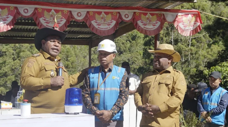 Bupati dan Wabup Jayawijaya Luncurkan Program Jayawijaya Terang di Taelarek