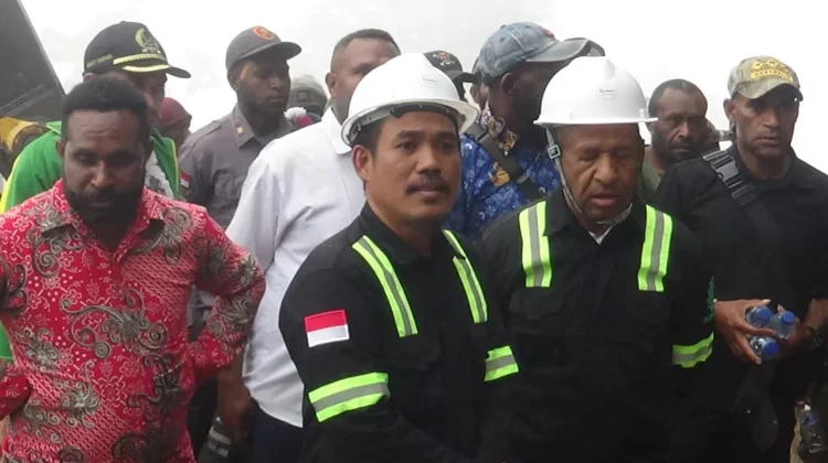 Bupati Pegubin Lakukan Peletakan Batu Pertama Pembangunan Ruas Jalan Trans