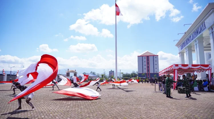 Tari Perang Kolosal Papua Warnai Karya Bakti Kodam XVII di Jayawijaya