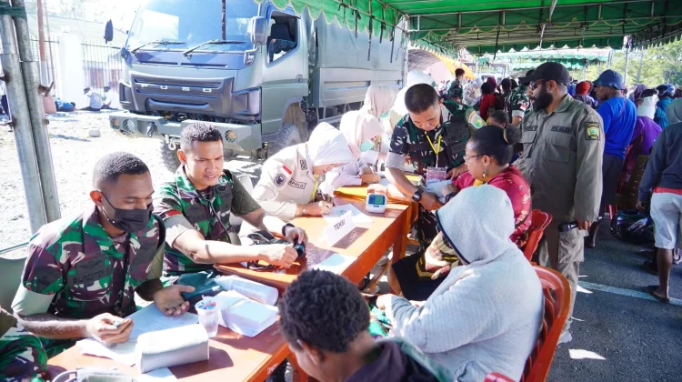 Kodam XVII/Cenderawasih Mengadakan Pengobatan Massal dan Donor Darah
