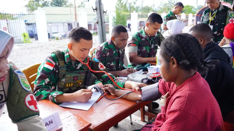 Kodam XVII/Cenderawasih Mengadakan Pengobatan Massal dan Donor Darah