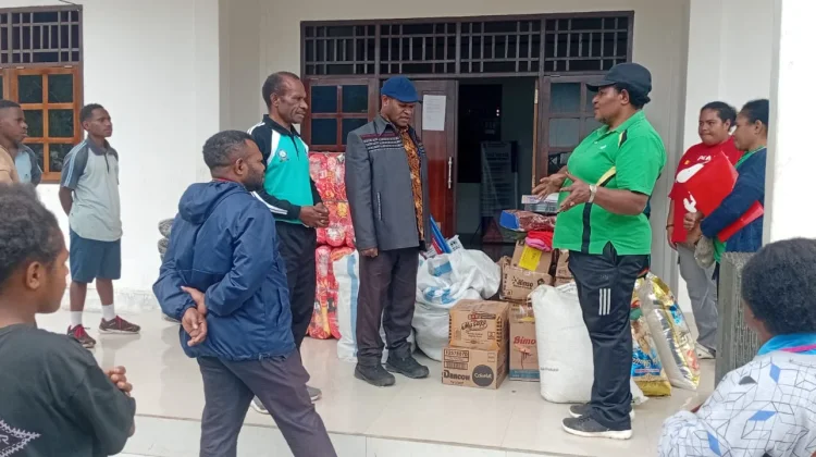 DP3KAB Pegunungan Bintang Salurkan Bantuan Bagi Anak-Anak Asrama