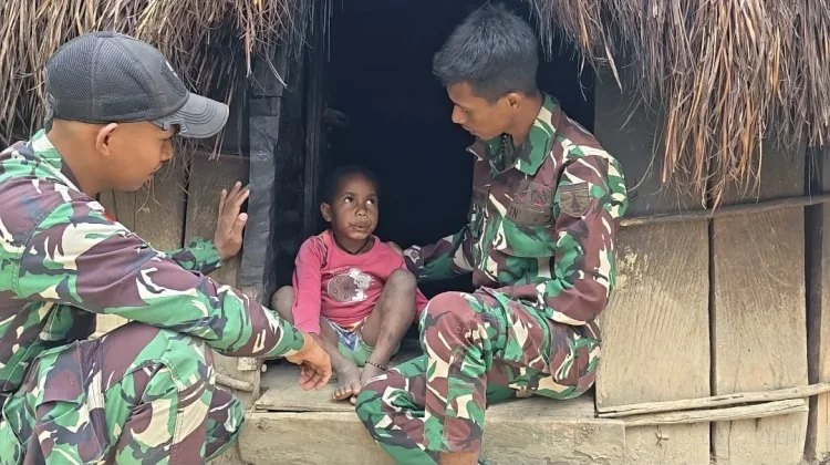 Satgas Yonif 511/DY Pererat Silaturahmi dengan Warga melalui Anjangsana di Popome