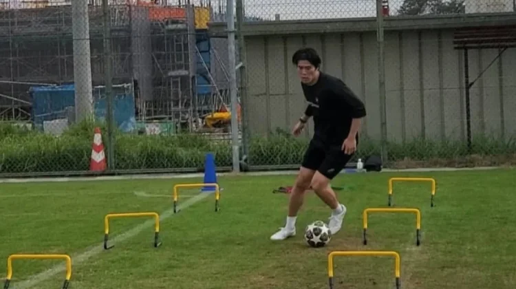 Crystal Palace Sepakat Amankan Takehiro Tomiyasu Secara Gratis